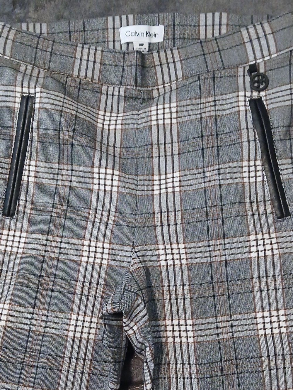 Calvin Klein Women's Gray Plaid Flat-Front Shorts with Black Trim